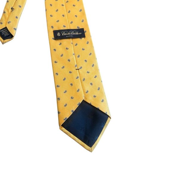 Brooks Brothers Pure Silk Woven in Italy Yellow Neck Tie Blue Paisley Luxury - Picture 7 of 7